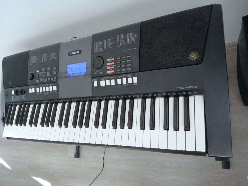 Sintetizator Yamada PSR E423