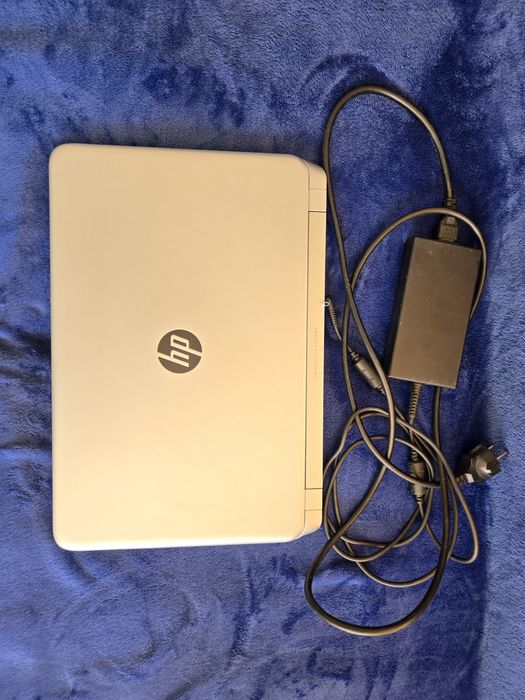 Лаптоп HP Pavilion 15 Notebook PC с чанта и зарядно. Работи отлично