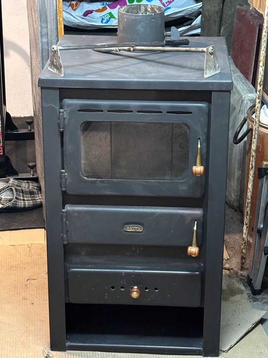 Камина Прити на дърва