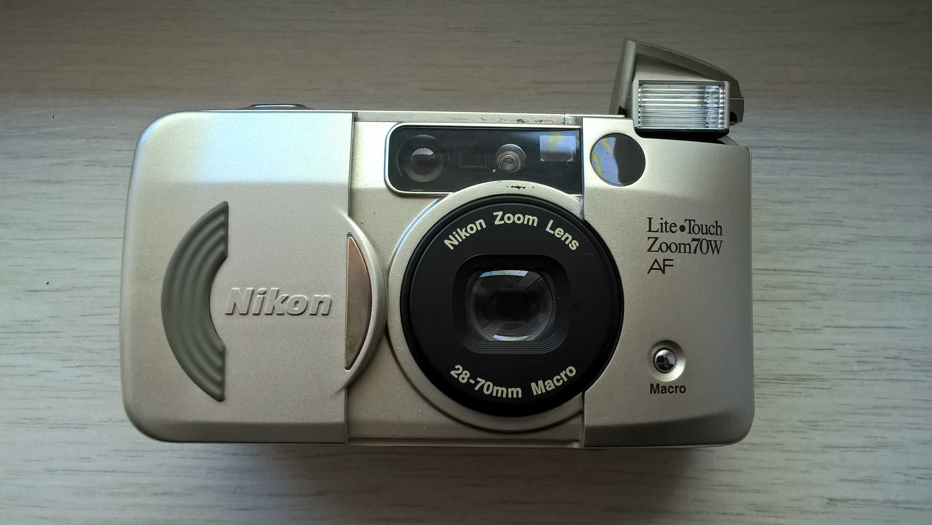 NIKON Lite Touch zoom 70W AF aparat foto compact 35mm film