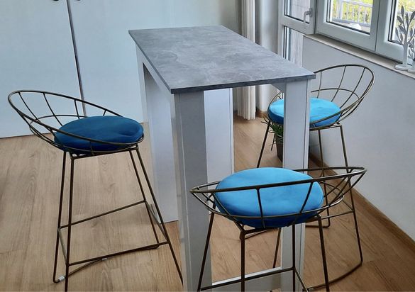 Комплект Бар-маса със столове