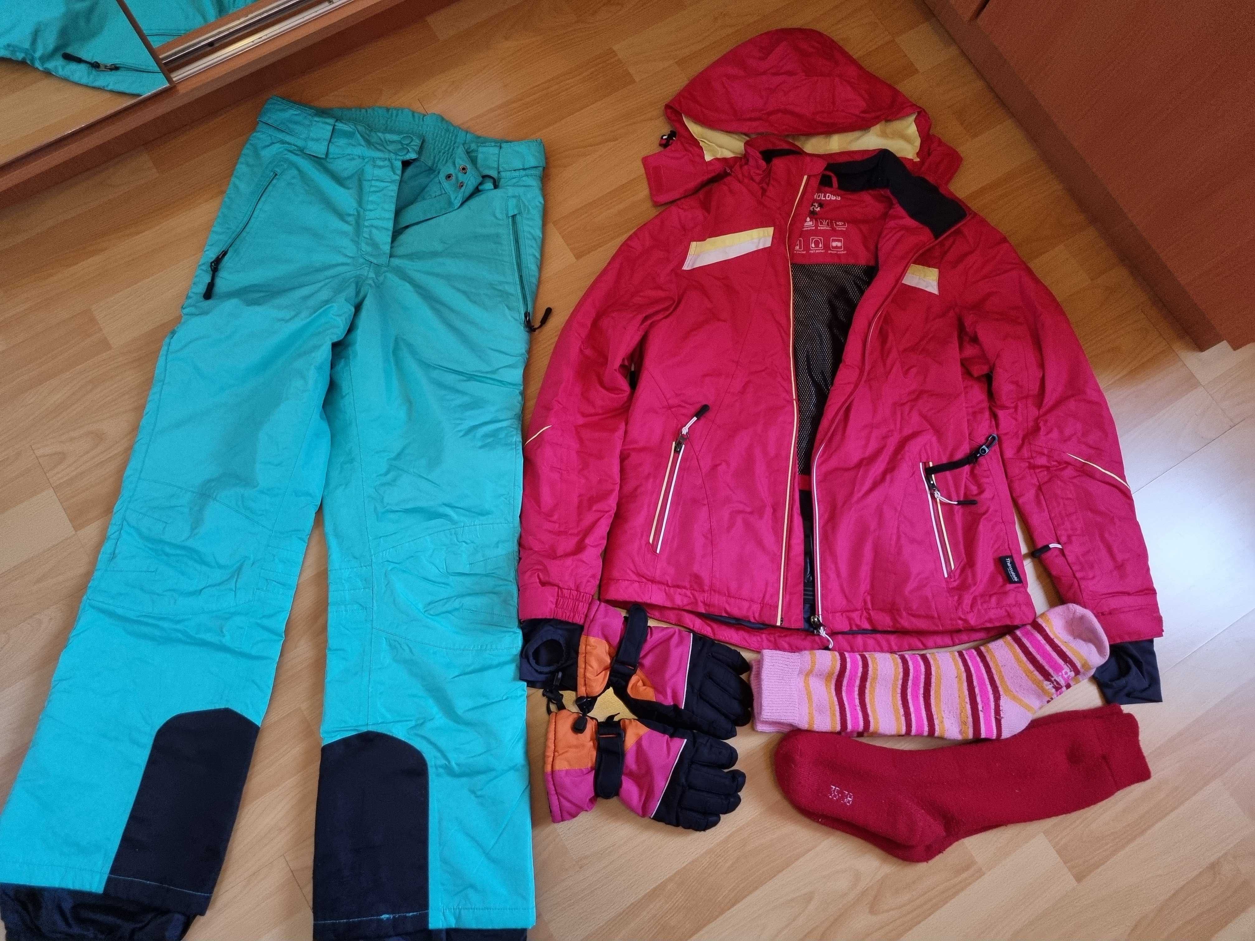 Costum ski +manusi + sosete ski