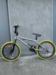 Bicicleta BMX aproape impecabilă