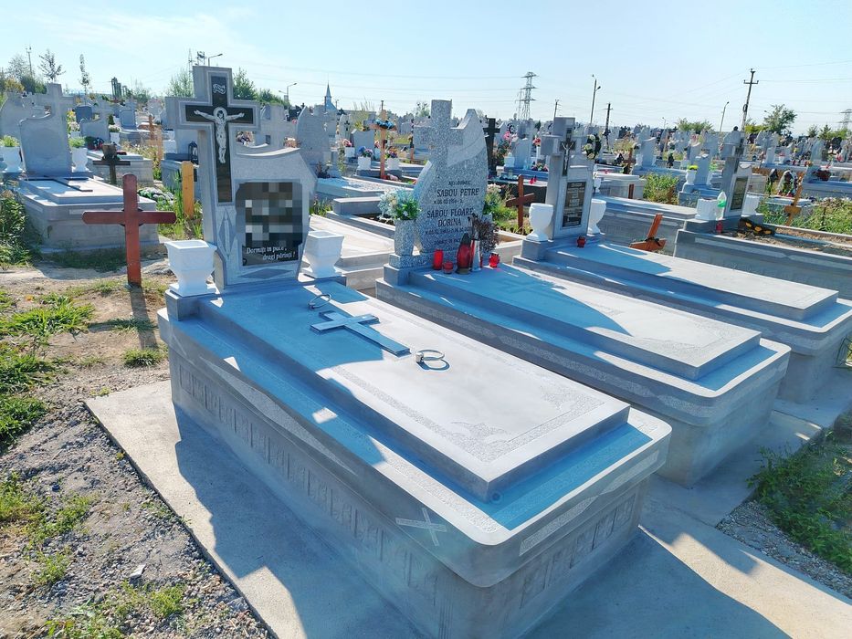 Morminte,cruci,cavouri