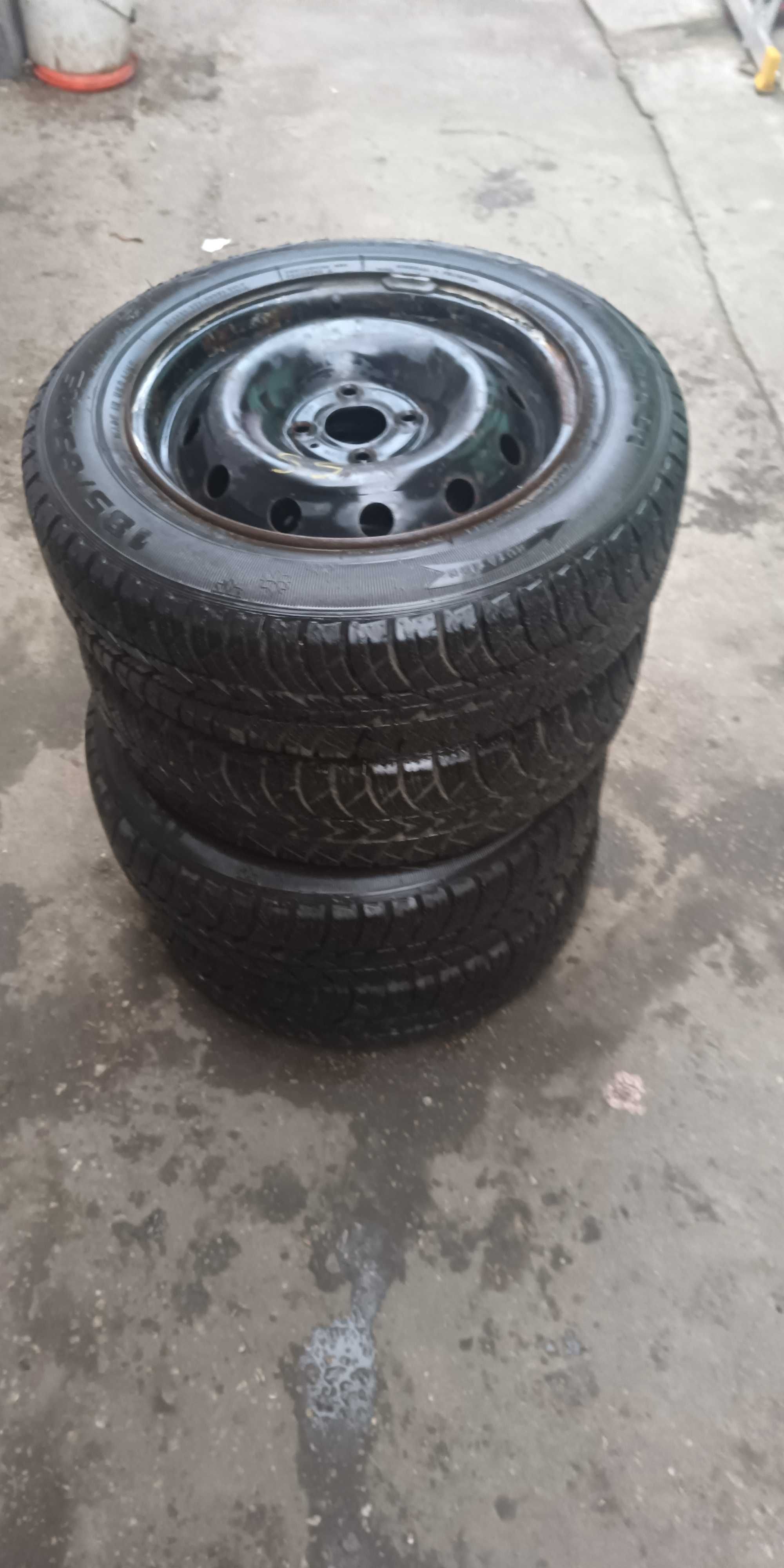 Vând 4 roți 185/65 R15