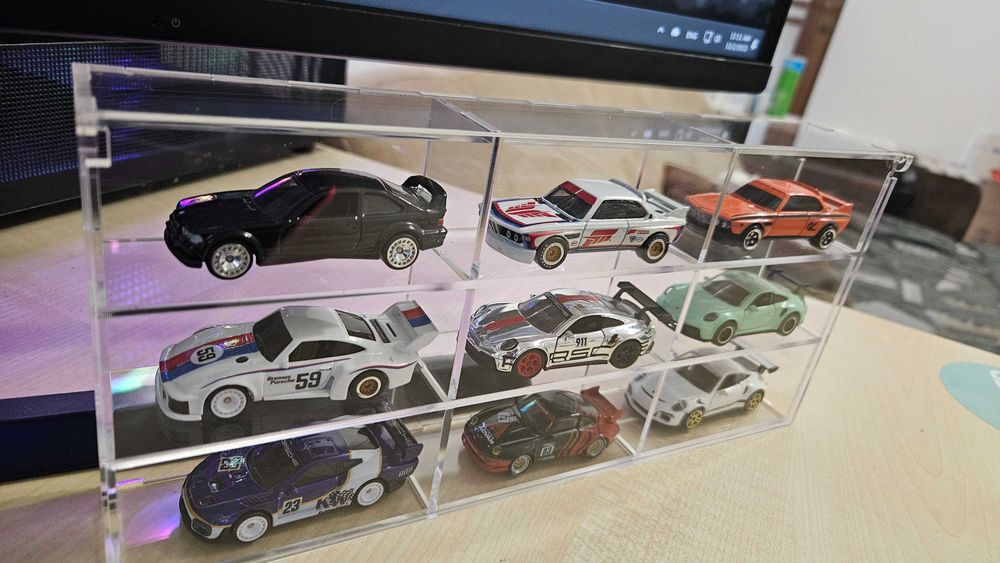 Display premium pentru masinute