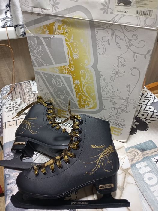 Коньки женские..