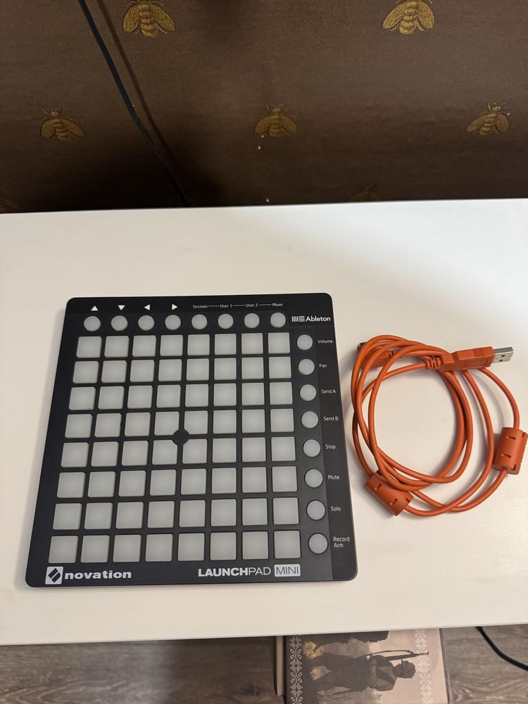 Контроллер для Ableton и FL Studio Novation Launchpad mini MK2