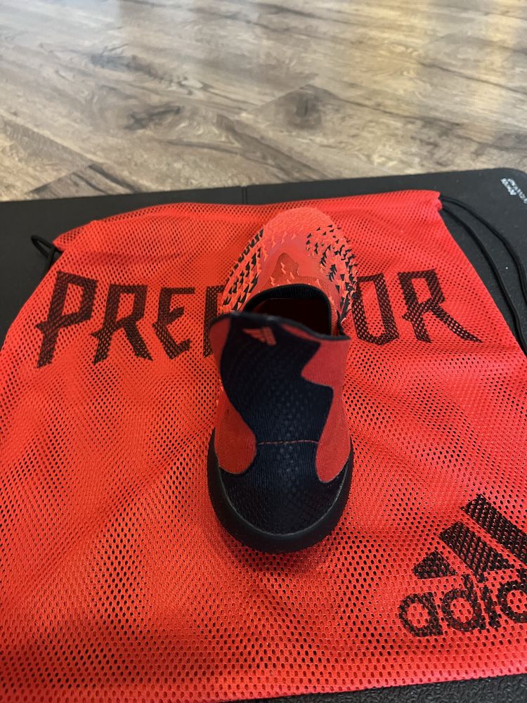Ghete fotbal  adidas predator