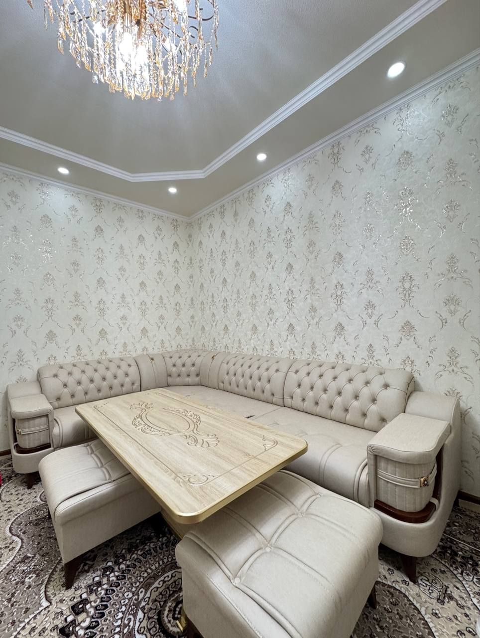 Продаётся в центре 2 ком квартира