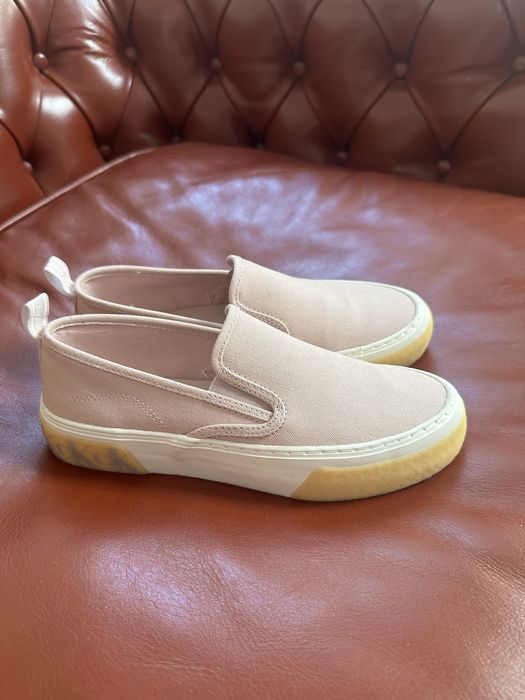 Tenisi Calvin Klein, aproape noi, purtati o data, marimea 37.