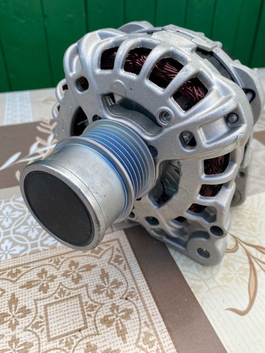 Alternator 110A Bosch, cod 04E903015A (include pompa vacuum), NOU, VAG