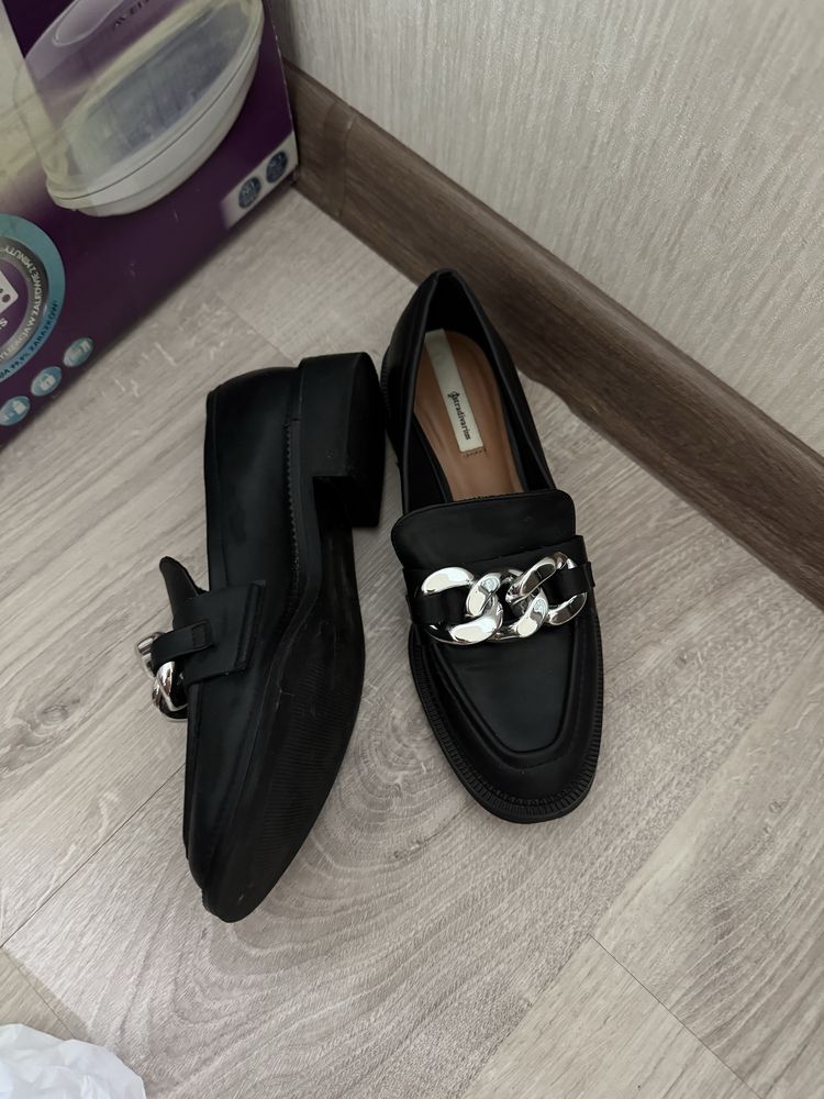 Продаю лоферы stradivarius 38 р