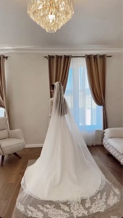 Rochie de Mireasă Albă cu Trenă de 2m Eleganță și Rafinațment