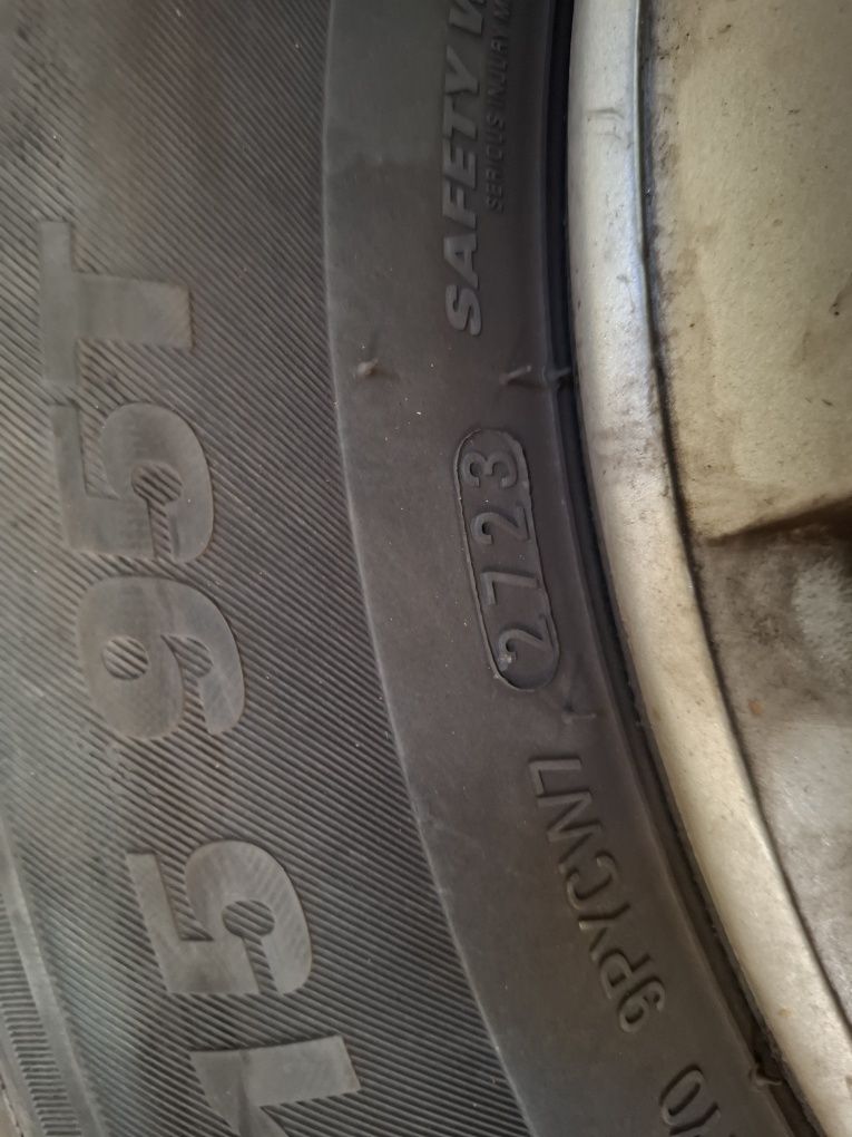 Зимни гуми Kumho 195/65/15" DOT2723 на метални джанти 5×112 и тасове