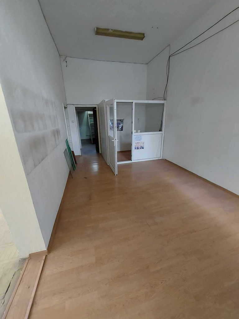 Дава се под наем Магазин в Търговище, Център - 80 кв.м за 357 € - Снимка #2