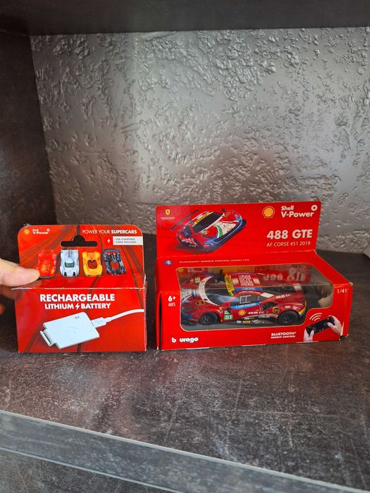 Колички в мащаби  Ferrari , камионче Кока кола