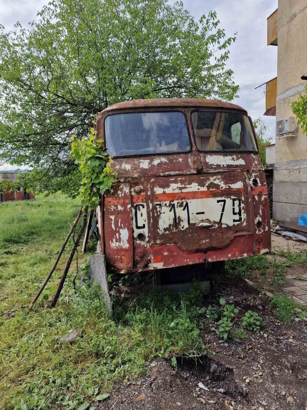 Автобус ЛАЗ без двигател