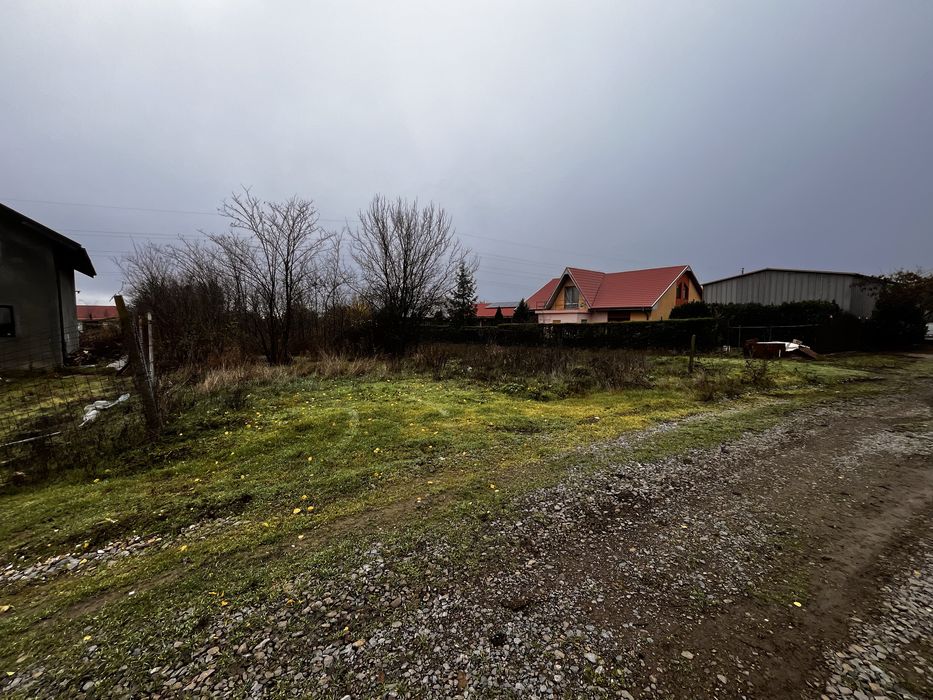 Vand teren intravilan 1000 mp