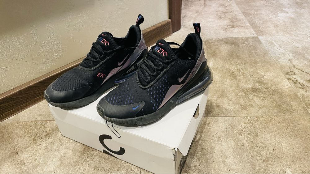 Малко носени маратонки nike airmax 270