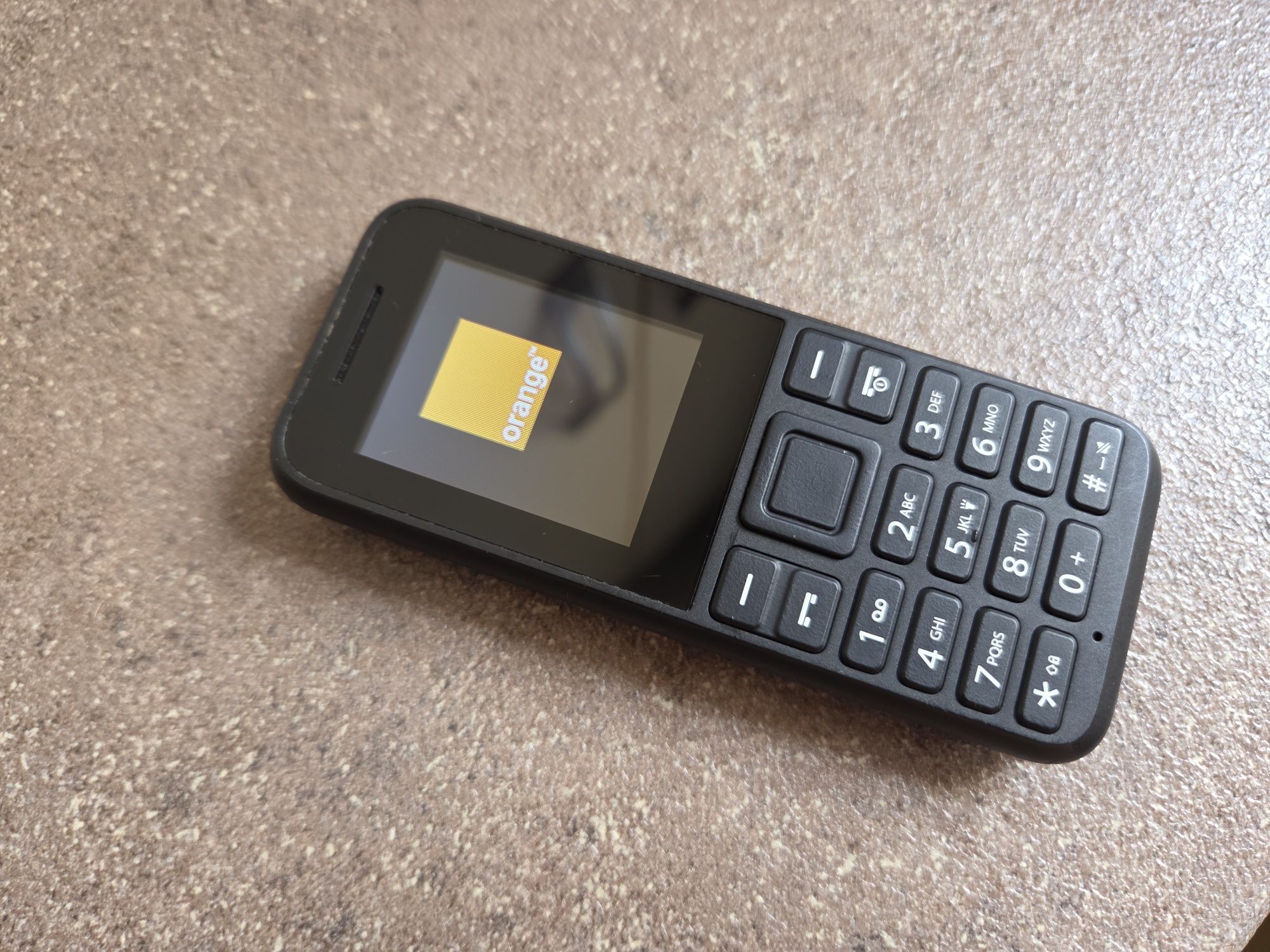 Telefon ieftin clasic cu butoane DualSim Orange Hapi 2,necodat.