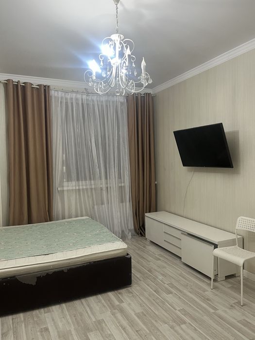 Продам кровать двухспальный б/у, с матрасом