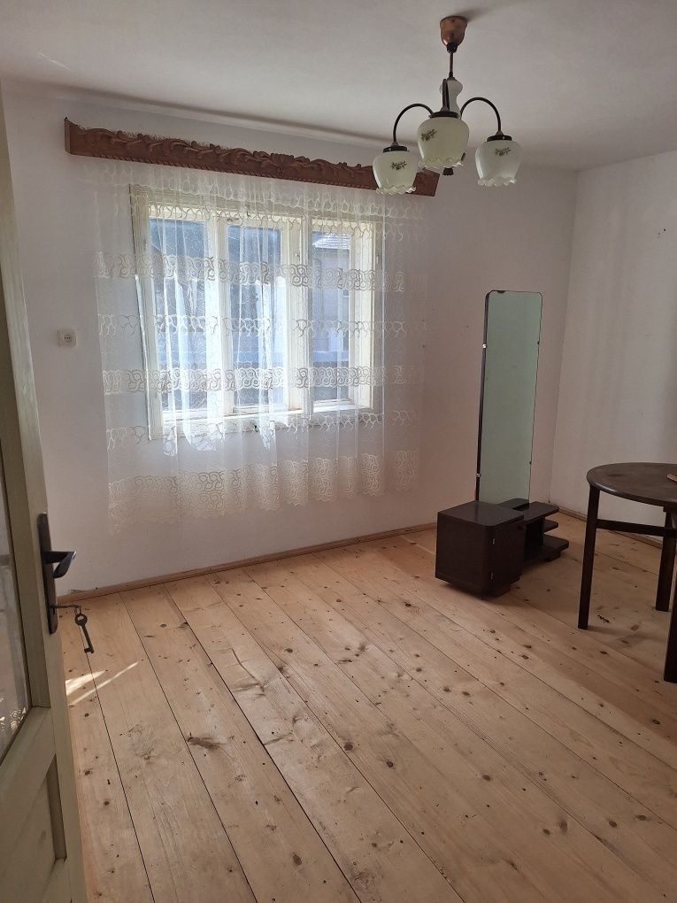 Vând casa pt demolare 49mp,construcția este din lemn