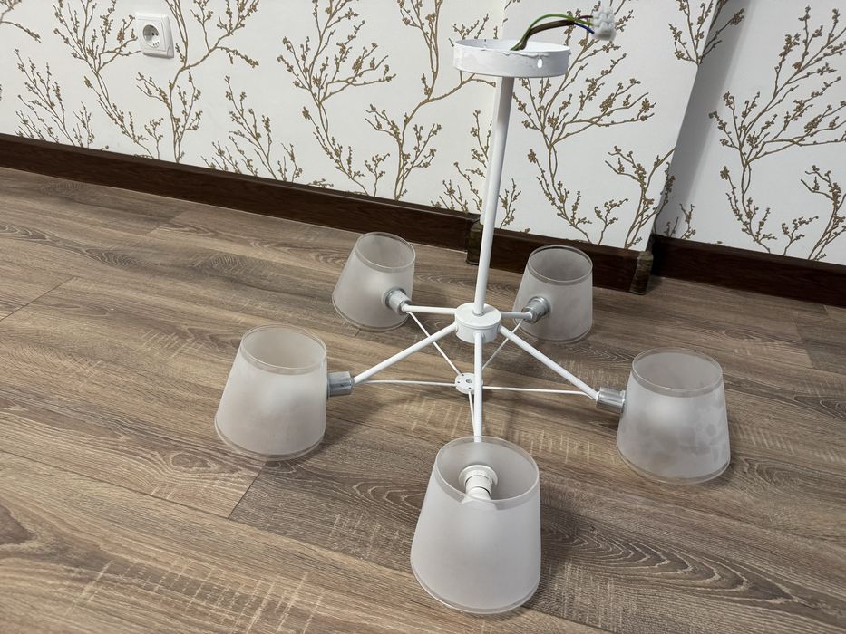 Люстра. Почти новая.