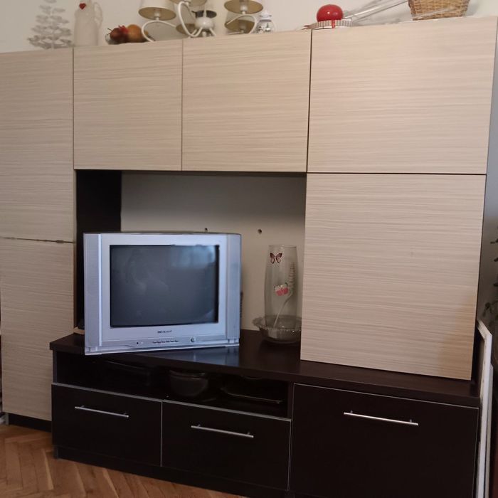 Продава се секция