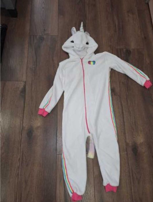 Costum Sinsay, gen salopeta, imbracat o singura data, pentru 10 ani