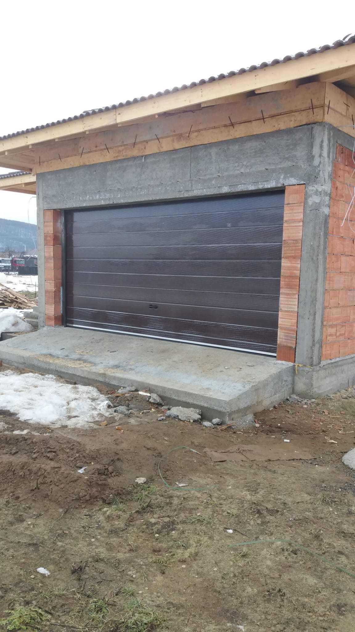 uși de garaj automate maro cu ușa pietonala