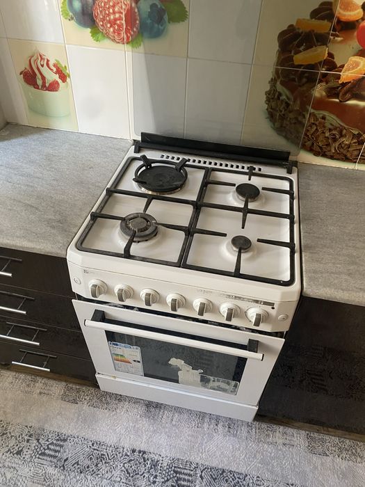 SROCHNA! gaz plita sotiladi.