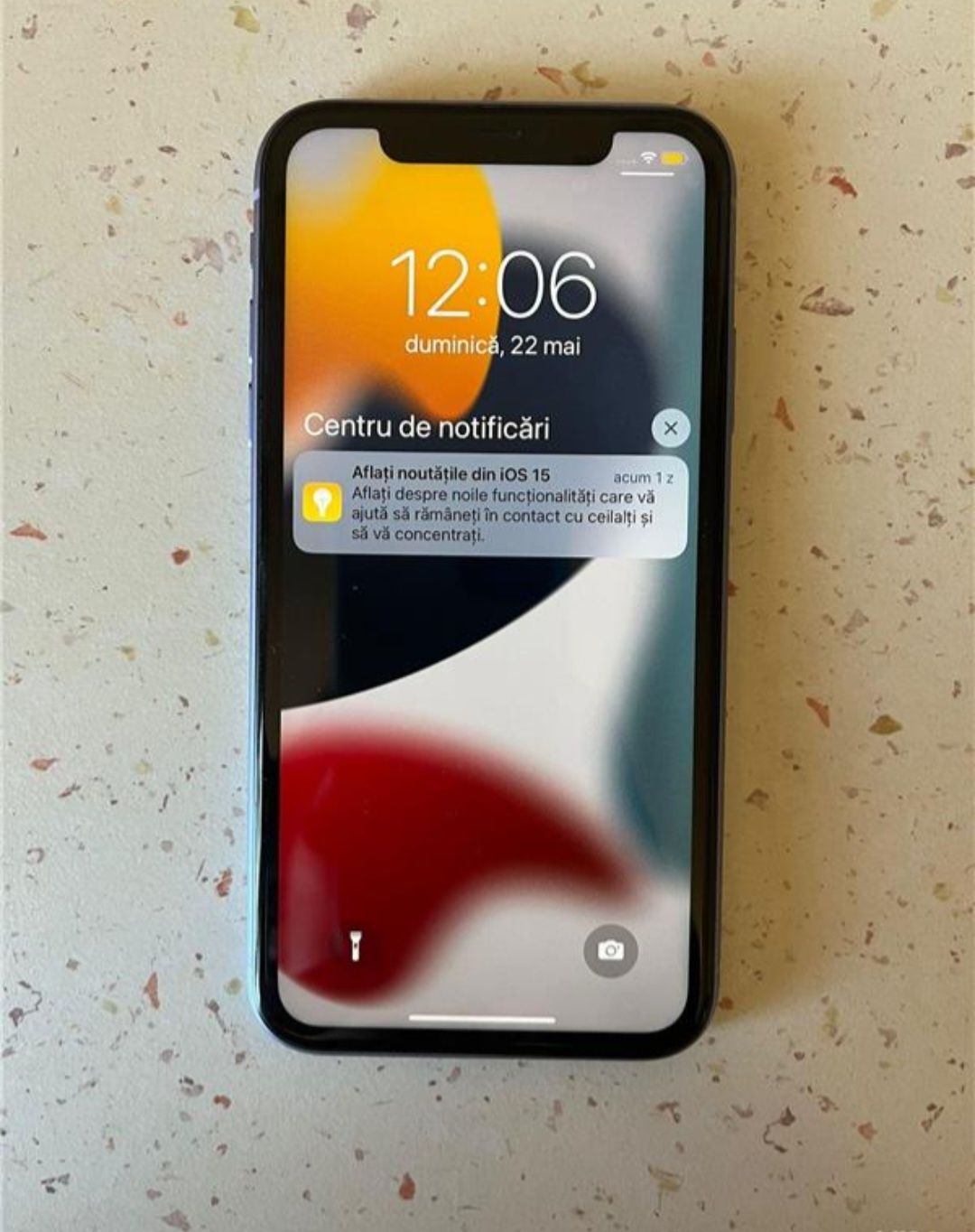 Vând iphone 11 normal