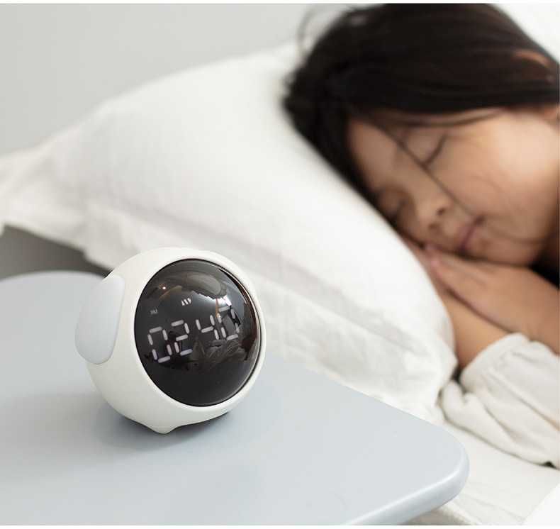 Емоджи часовник-аларма с голям цифров дисплей