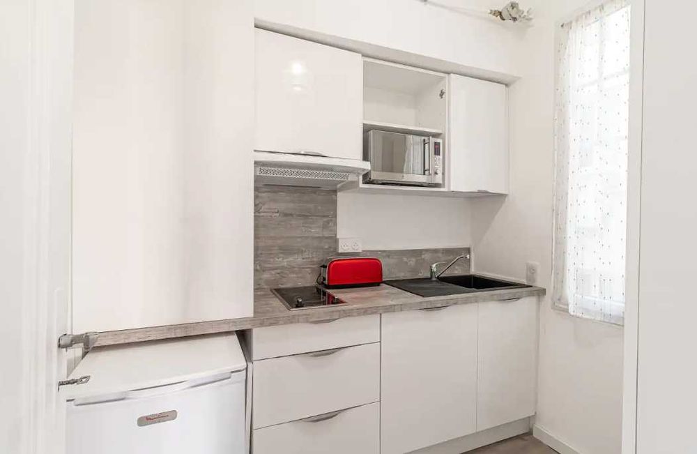 Дава се под наем Двустаен апартамент в Пловдив, Каменица 2 - 79 кв.м за 362.1 € - Снимка #2