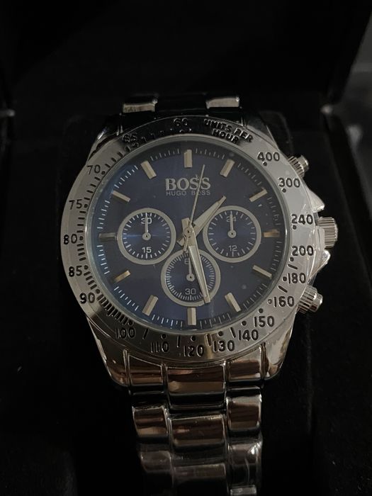 Часовник Hugo Boss - чисто нов