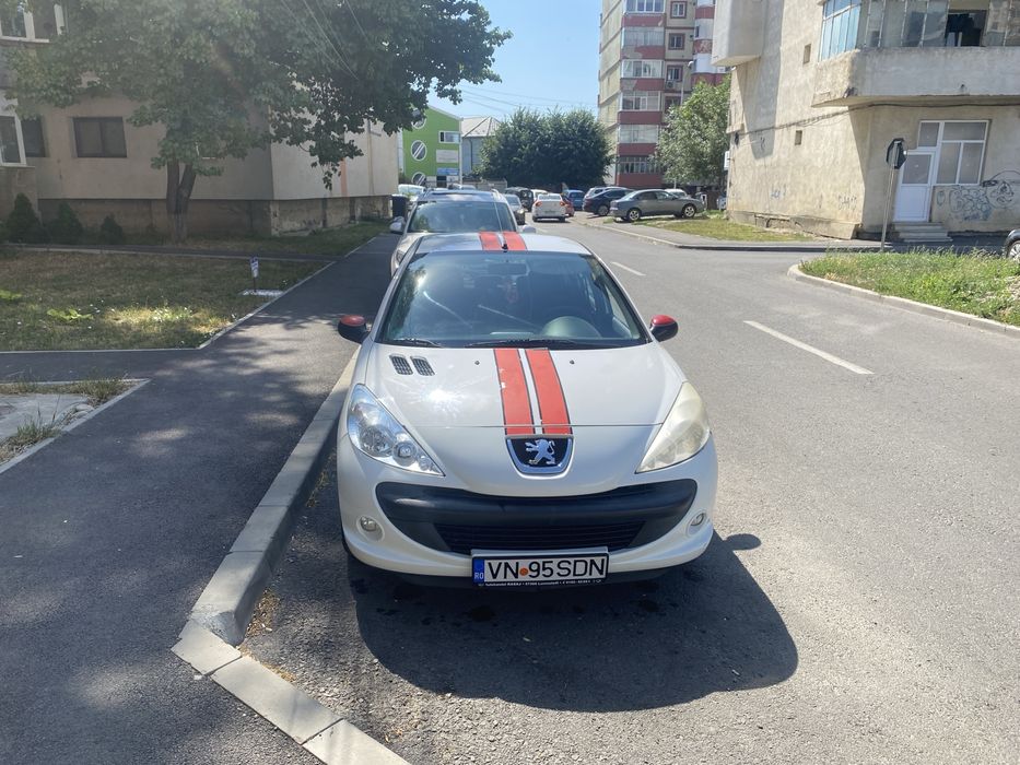 Peugeot 206+.
