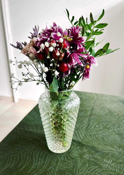 Красива стъклена ваза