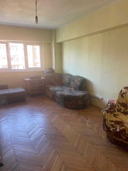 B-dul Traian, 4 camere 2 bai, etaj 6,mobilat si utilat clasic,300 euro