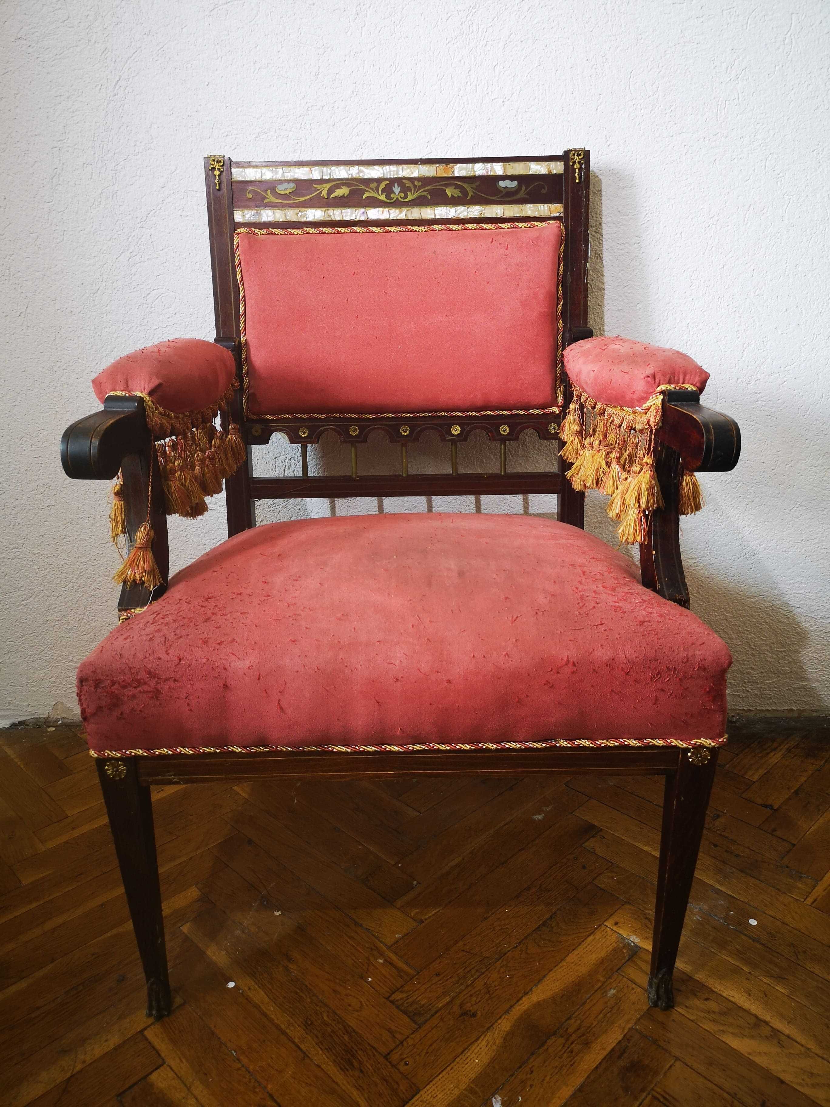 Антични мебели със седеф и цветя от месинг