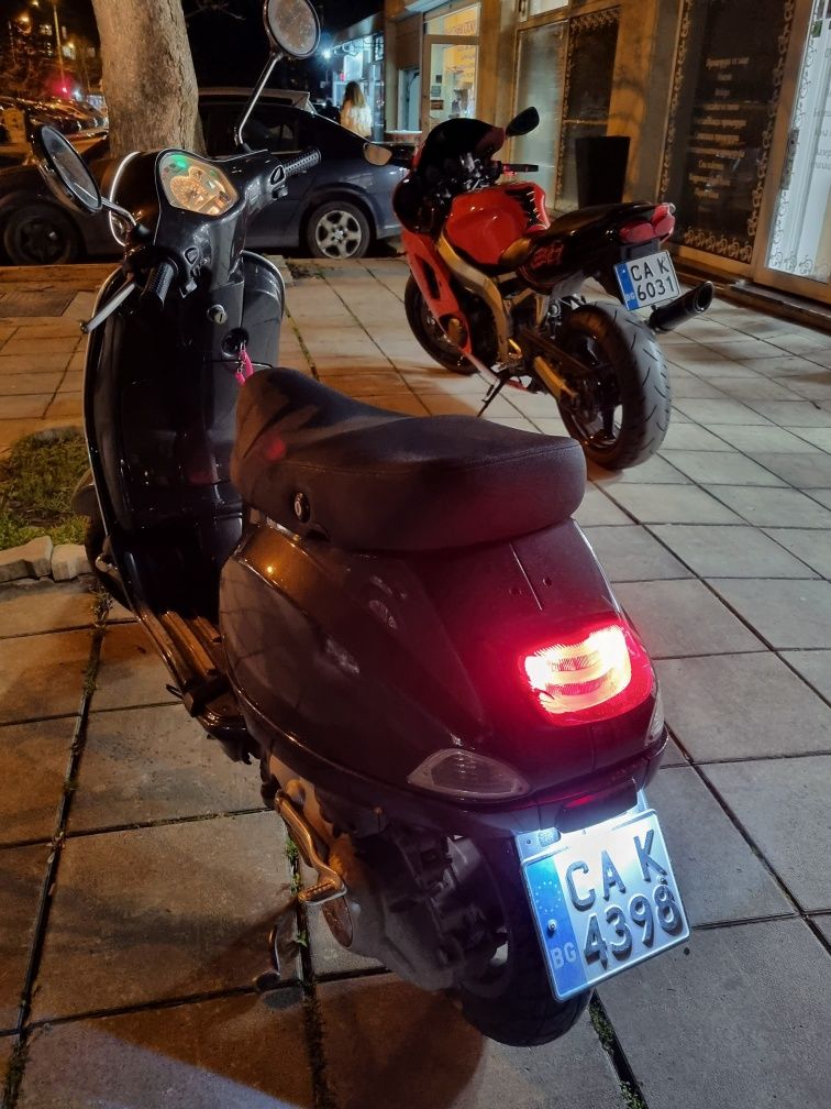 Vespa lx150 скутер