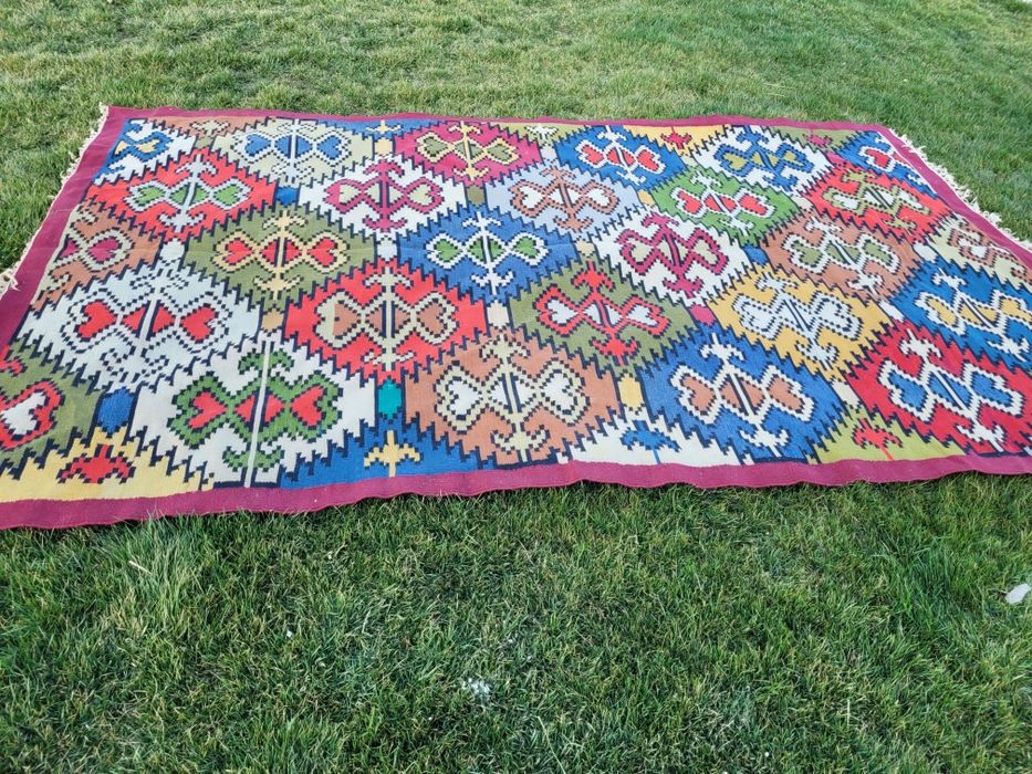 Covor vechi oltenesc cu forme geometrice