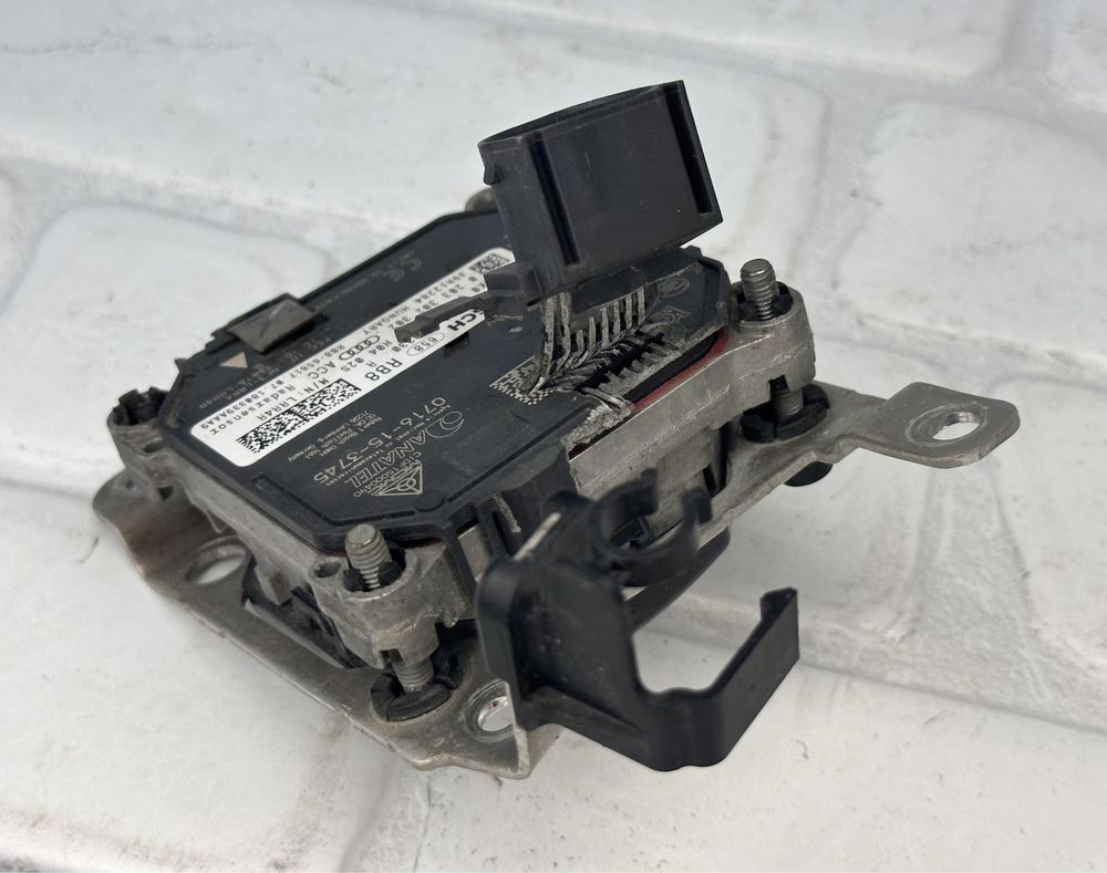 Счупен Дистроник AUDI A6 A7 C8 4K0907561A