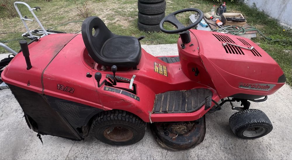 Tractoras De Tuns Iarba