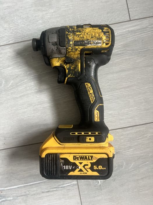 Bormașina DEWALT Originala