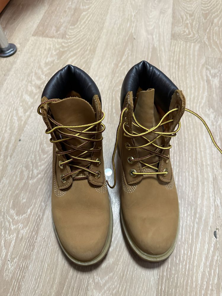 Продам оригинальные женские сапоги фирмы Timberland