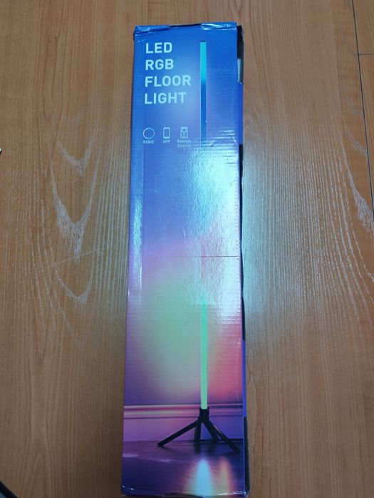 LED RGB подови лампи, които предлагат разнообразни функции.