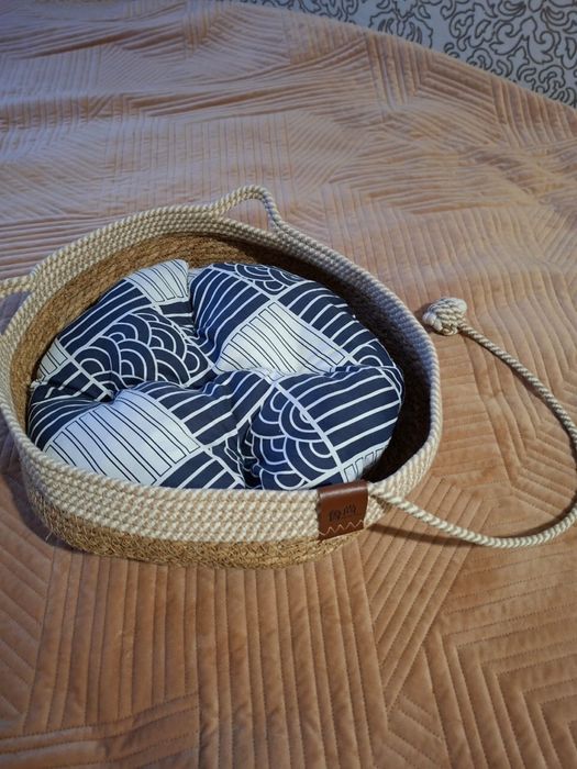 Продам лежанку для кота