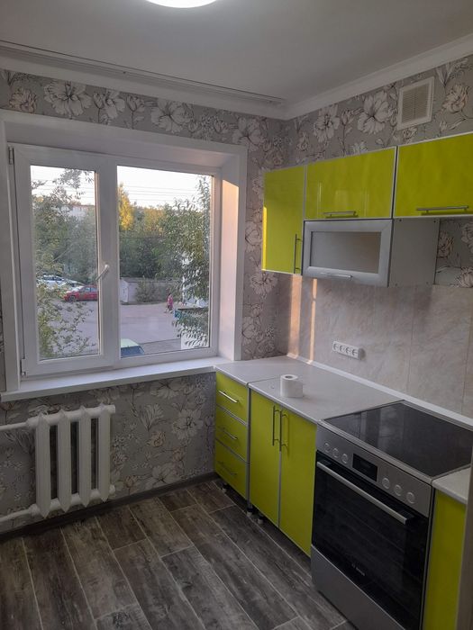 Сдам 2-ком.кв кв на длительный срок ,80к плюс комуслуги