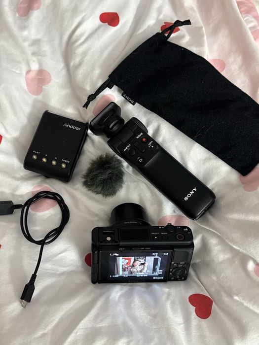 Mirrorless Sony ZV-1 Vlogging kit